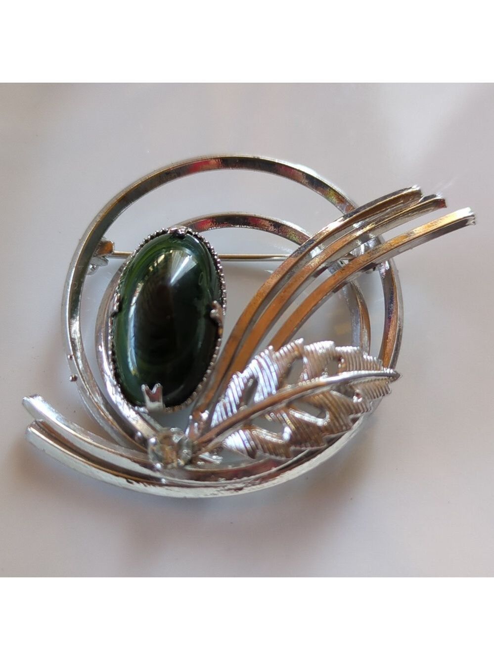 Vintagr Brooch Silver Metal And Nephrite‎ Jade Stone